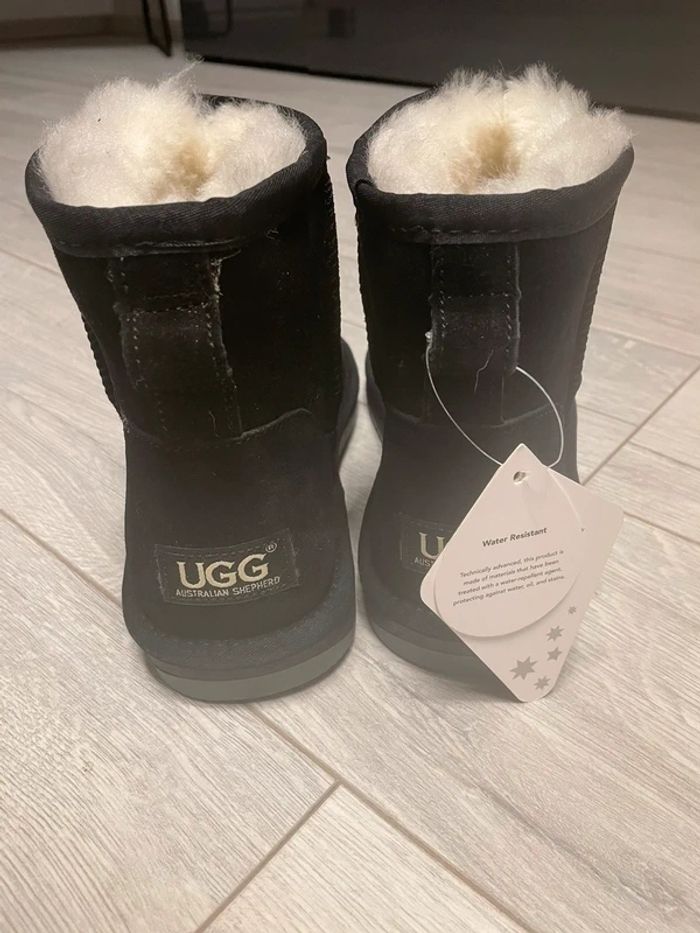 Ugg Classic mini Boots38 - photo numéro 3