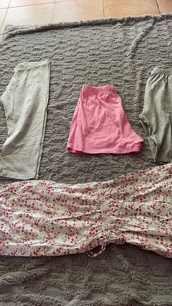 Lot de 4 vêtements taille 44
