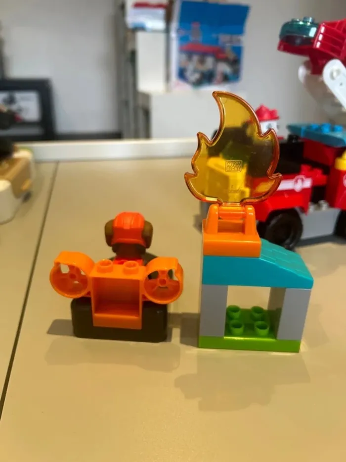 Mega bloks Pat Patrouille  Le Camion de Pompier de Marcus + Zuma - photo numéro 6