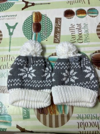 2 Bonnets ardene