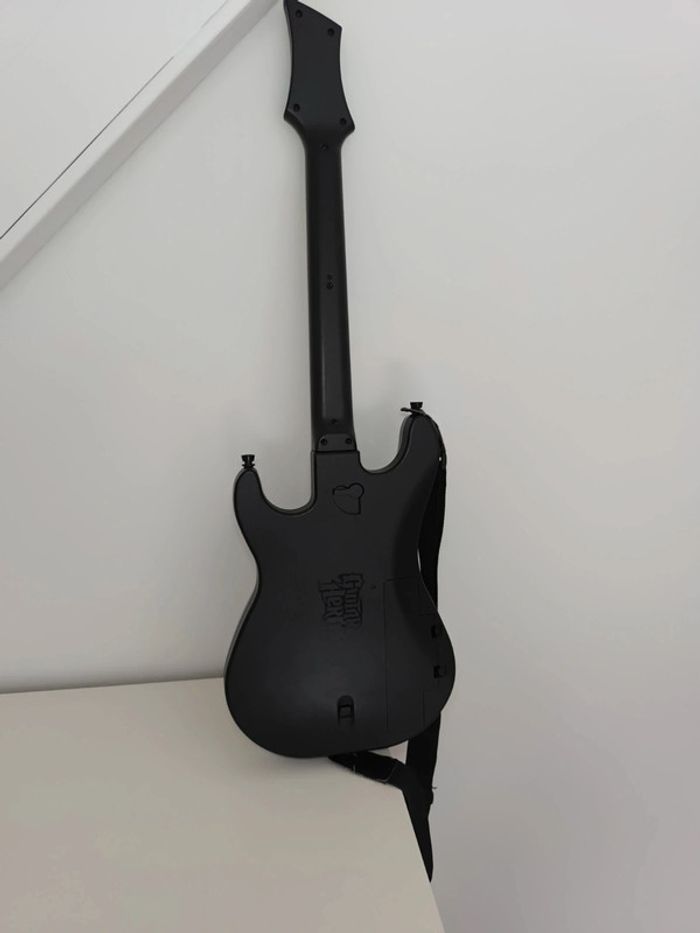 Wii - Guitare hero ( faire offre ) - photo numéro 2