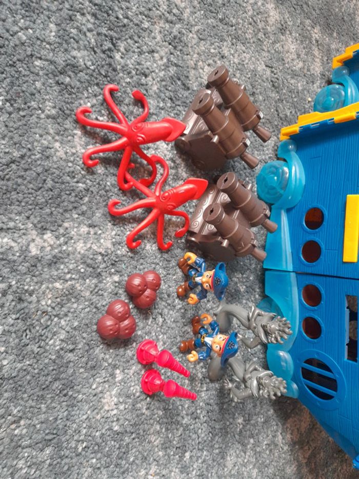 Lot le puissant colosse - photo numéro 2