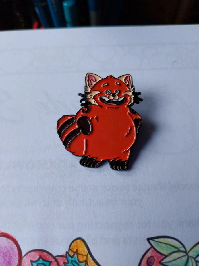 Pins panda roux , disney alerte rouge