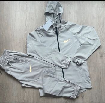 Jogging Nike haut qualité matière kway