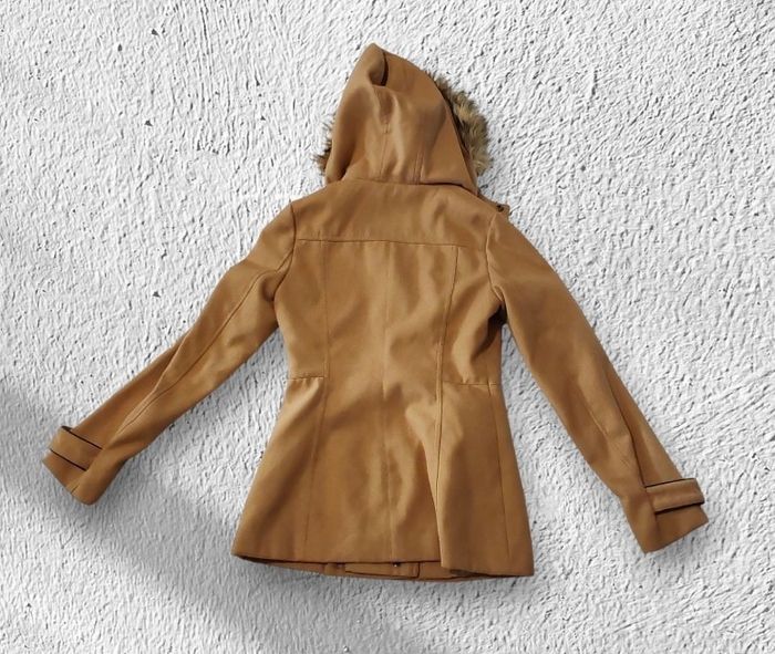 Manteau camel à capuche doublée de fausse fourrure – Totally Tally, taille 34 - photo numéro 2