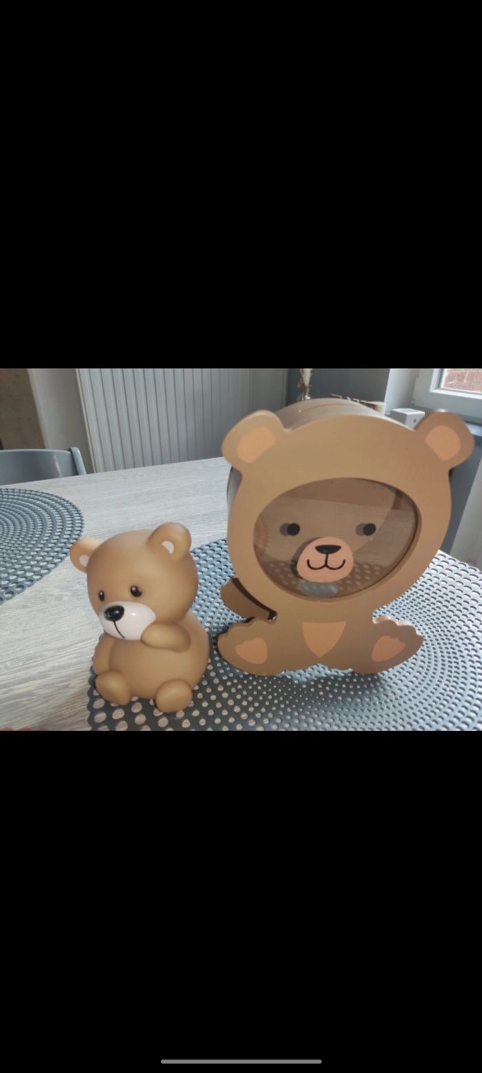 Lot veilleuse et tirelire ours