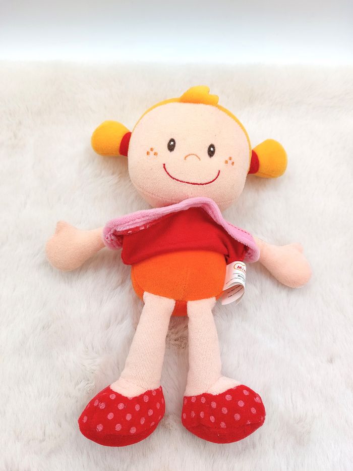 Peluche poupée fille beige jaune orange MINIMI Minitoys robe rouge 25 cm 2014 - photo numéro 6