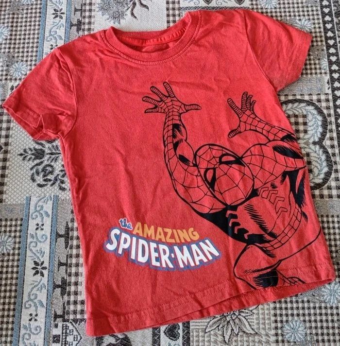 Lot de 4 ensembles 🧸 tee-shirts 🐦 et shorts 🌈 Disney 🎈et Spiderman 🌈 18 à 24 mois 🧸 - photo numéro 3
