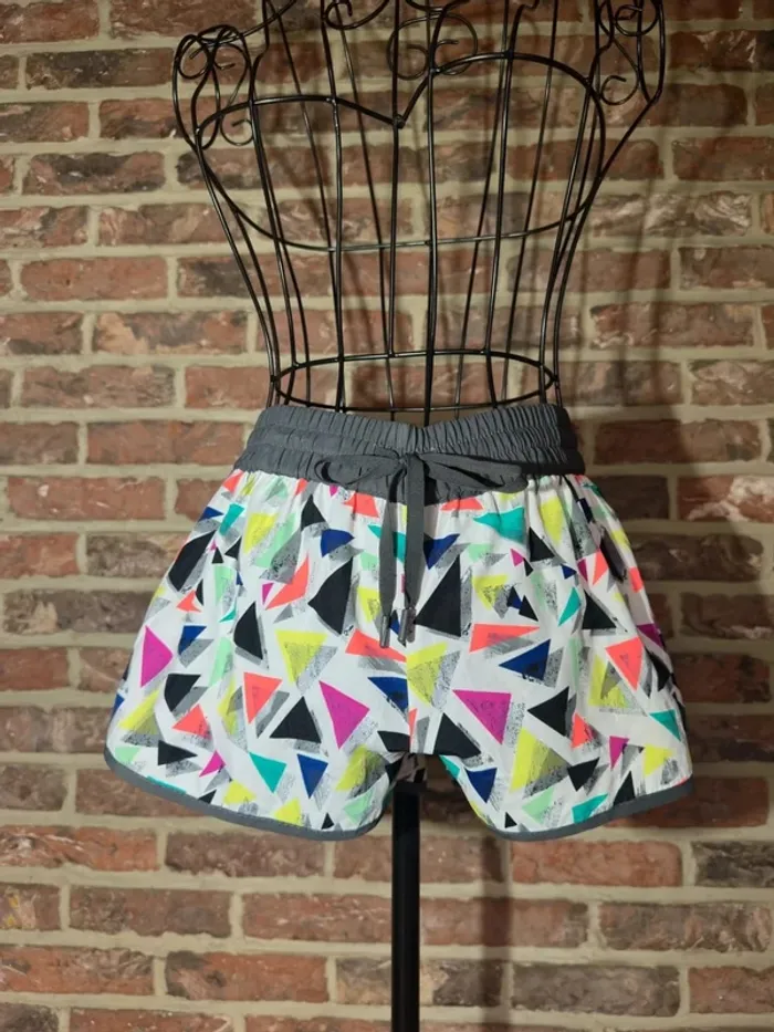 Short blanc à motifs triangle multicolores Undiz XS