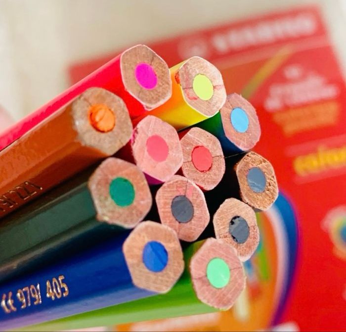 Lot 12 crayons de couleur Stabilo + 11 mini crayons ronds - photo numéro 2