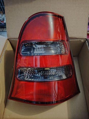 Feu arrière droit Mercedes classe a 