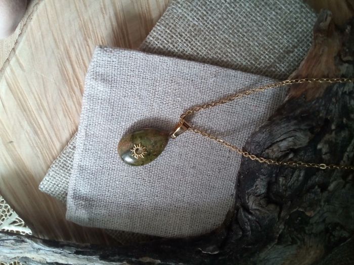 Collier pendentif en pierre d'unakite naturelle réversible - photo numéro 4