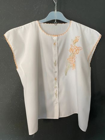 Chemisier broderies et festons 38/40/42voir mensurations