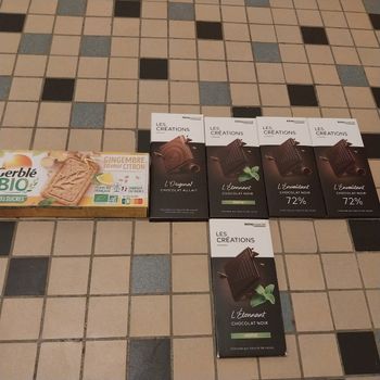 Lot chocolat et 1 paquet de gâteau
