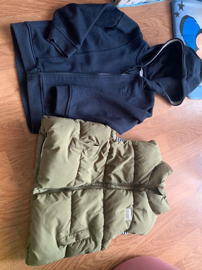Lot doudoune sans manche plus veste capuche