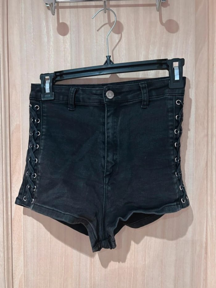 Short en jean noir taille haute