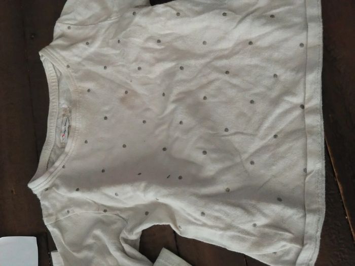 Ensemble lot t shirts et jupe simili cuir 2 ans - photo numéro 3