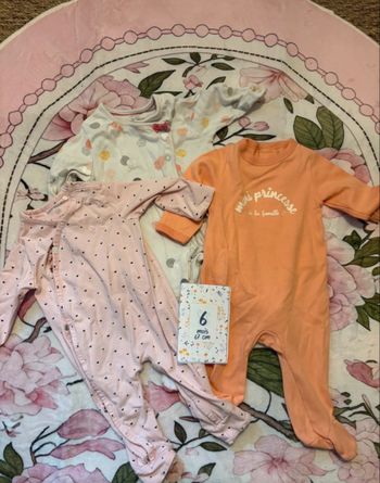lot 3 pyjamas 6 mois fille très bon état 