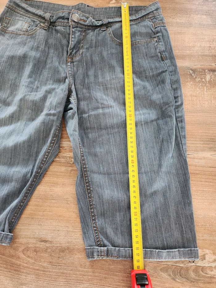 Pantacourt bermuda Short en jean taille 38 en bon etat - photo numéro 3