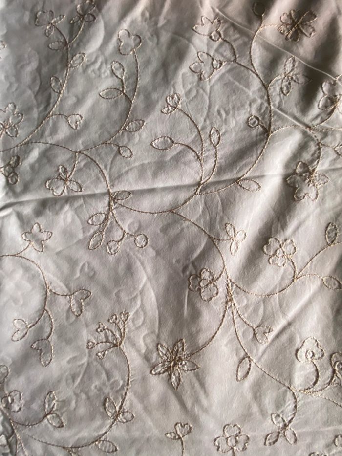 Parure blanche à broderies - photo numéro 5