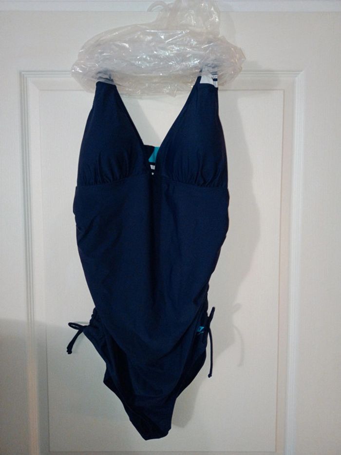 Maillot de bain athlitech taille 44 coloris marine