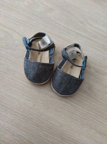 Chaussures souple bébé jeans sans semelle ouverte baby gap 6 12 mois