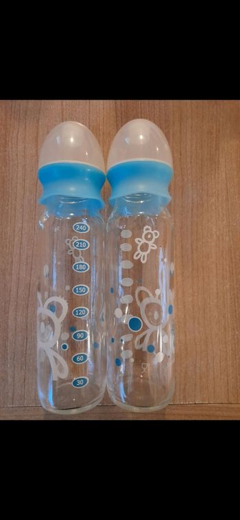Lot de 2 biberons en verre