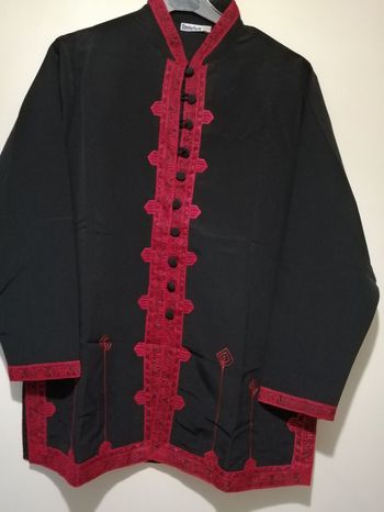 Veste Blanche porte style asiatique noire et rouge. Taille 42/44