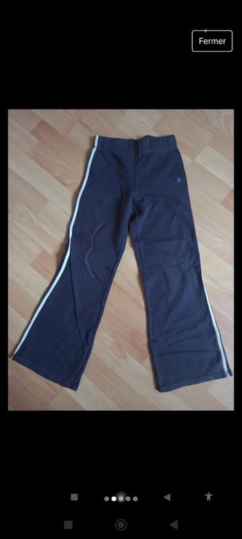 Jogging violet bande blanche🦊Marque : domyos 🦊Taille : 8 ans