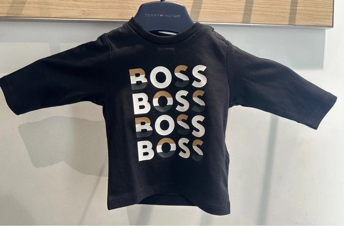 Haut Hugo boss neuf 3 mois