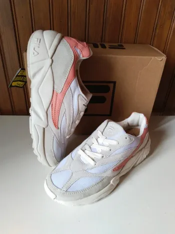 Superbe paire de baskets sneakers neuves marque Fila pointure 39