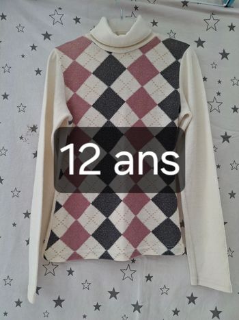 Pull moulant col roulé blanc à losanges rose et noir 12 ans