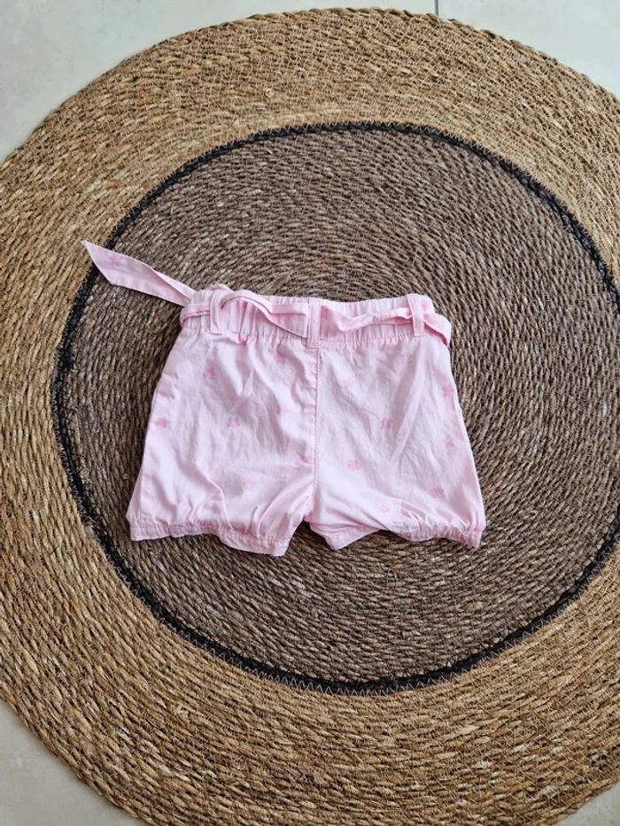 Joli short motifs fleurs taille 24 mois - photo numéro 2