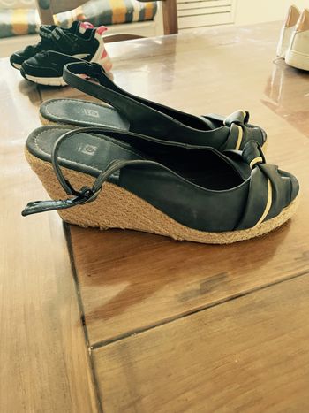 Sandale à semelle compensée