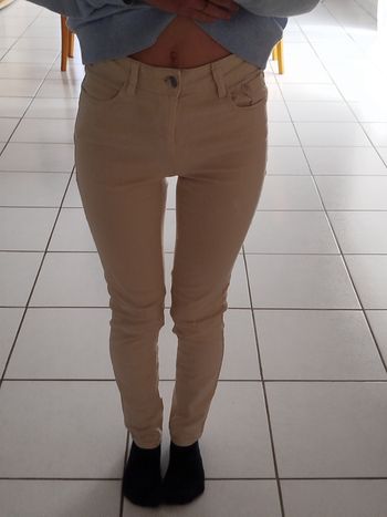 Jean beige/crème taille 34 
Cache-Cache
