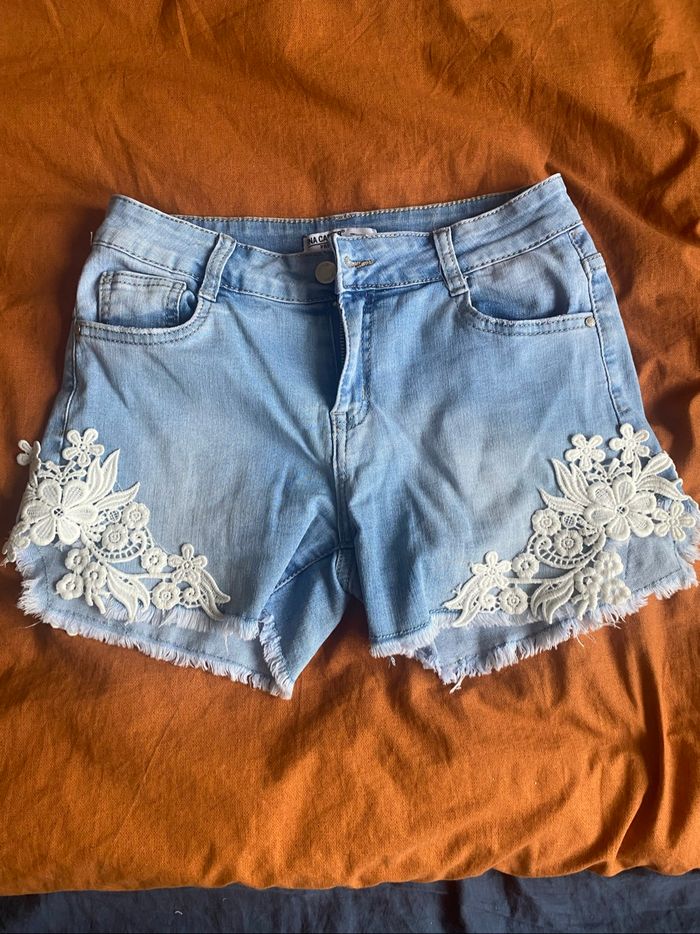 Short dentelle