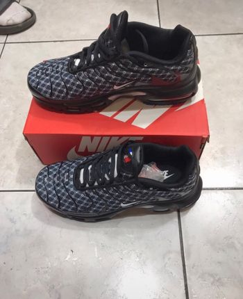 Tn France 🇫🇷 taille 43  jamais porté