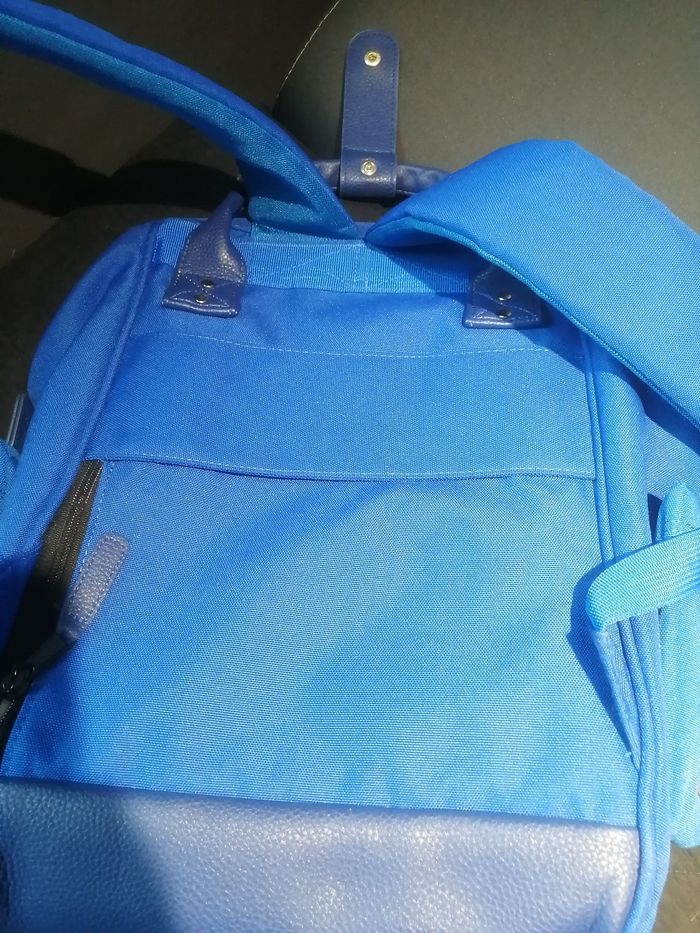 Sac Cabaïa Los Angeles, 3 pochettes
2 petites 1 grande série limitée Marion LEBLANC
très bon etat
Quelques petites marques d usure legeres - photo numéro 8