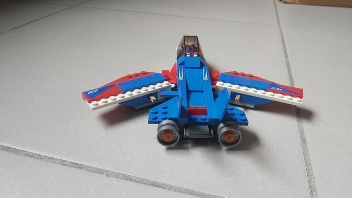 Lego Marvel Super Heroes 76076 La poursuite en avion de Captain América - photo numéro 9