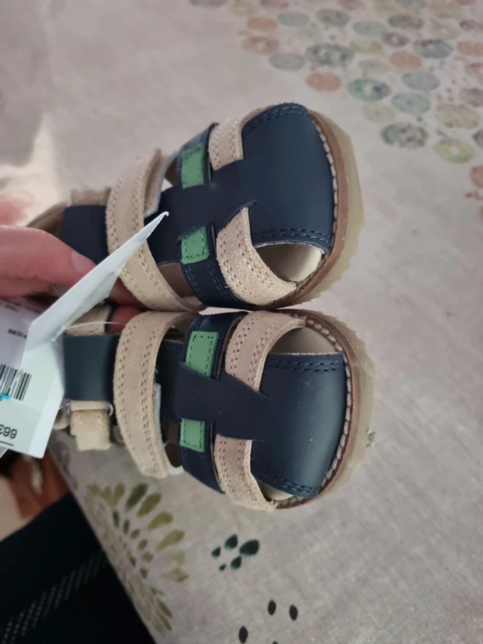 Sandales Vertbaudet neuves cuir Taille 26 - photo numéro 4