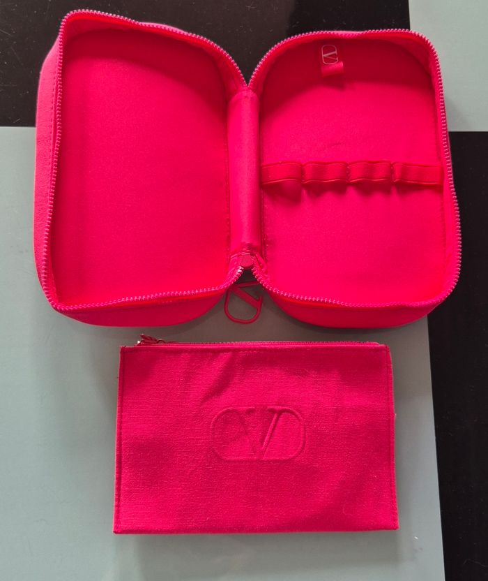 Pochette et trousse de beauté Valentino Garavani