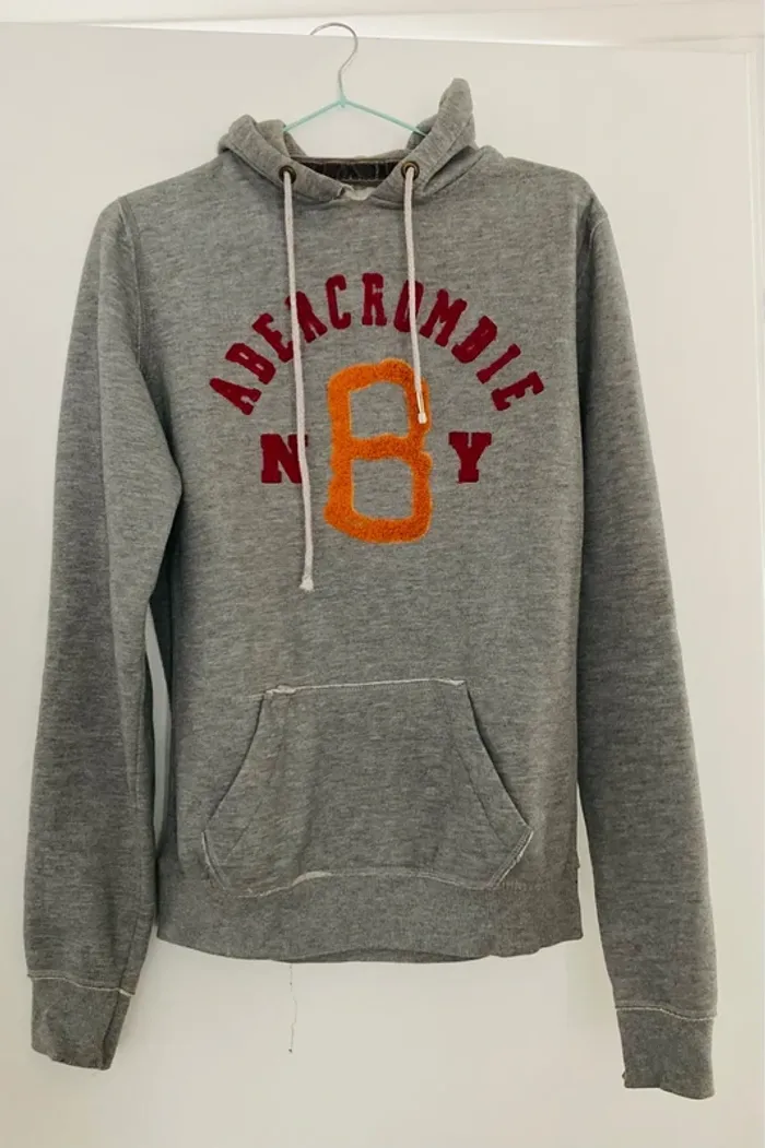 Sweat-shirt sweat a capuche gris chiné bordeaux orange Abercrombie & Fitch taille M