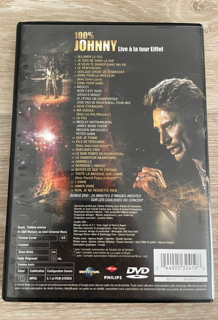DVD 100 % Johnny live à la Tour Eiffel en excellent état - photo numéro 2