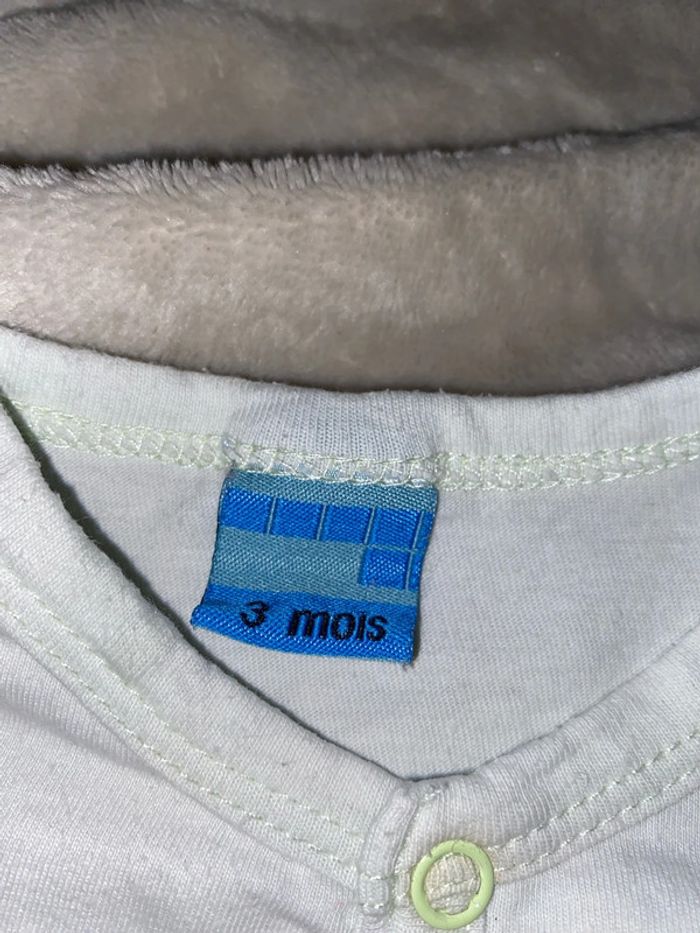Pyjama vert très clair taille 3 mois - photo numéro 2