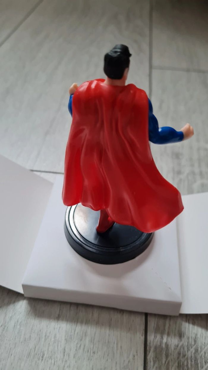 Figurine Superman lumineuse - photo numéro 3