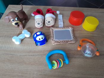 Lot de 9 jouets bébé