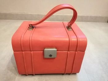 Vanity rigide rouge 25x 18 cm