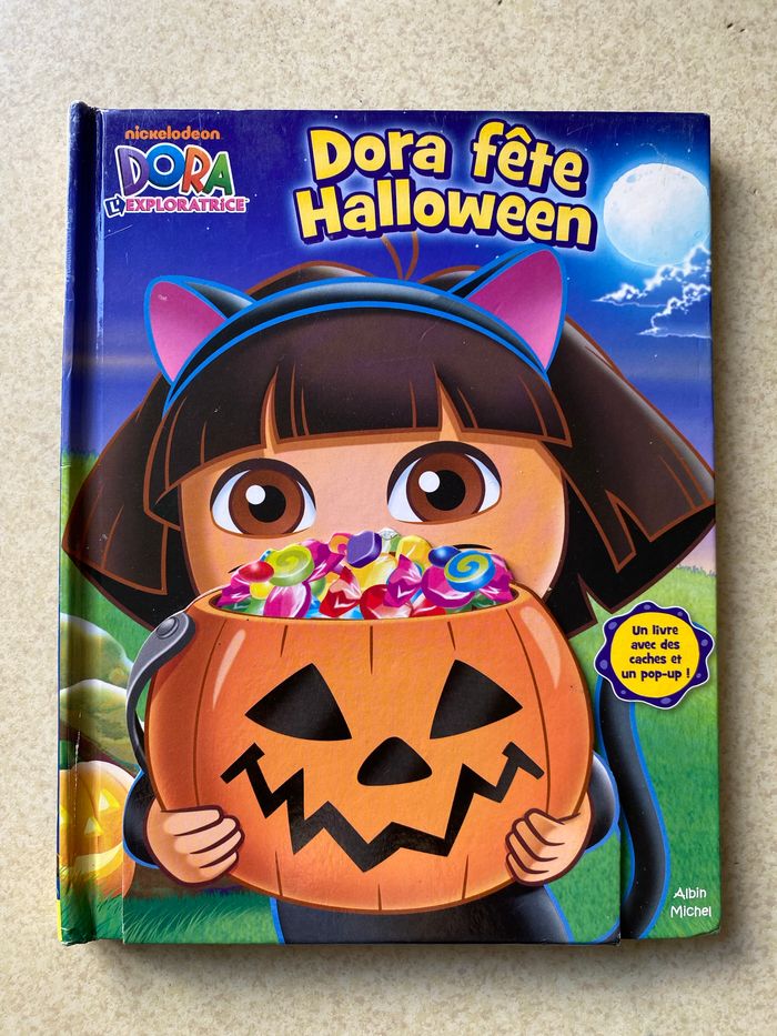 Livre 3D Dora fête Halloween
