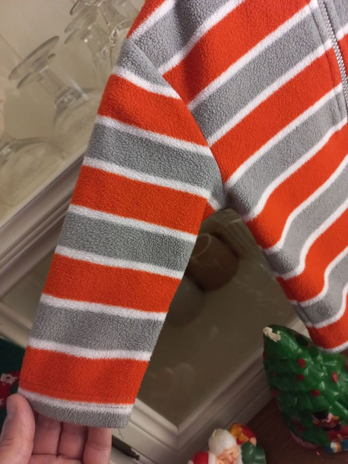 Pull polaire garçon 12 mois très bon etat - photo numéro 2