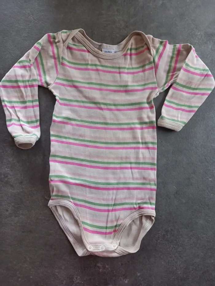 Lot bodies Petit Bateau 24 mois - photo numéro 2